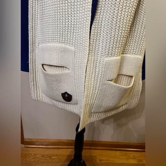 UGG Ivory scarf. - Picture 2 of 11